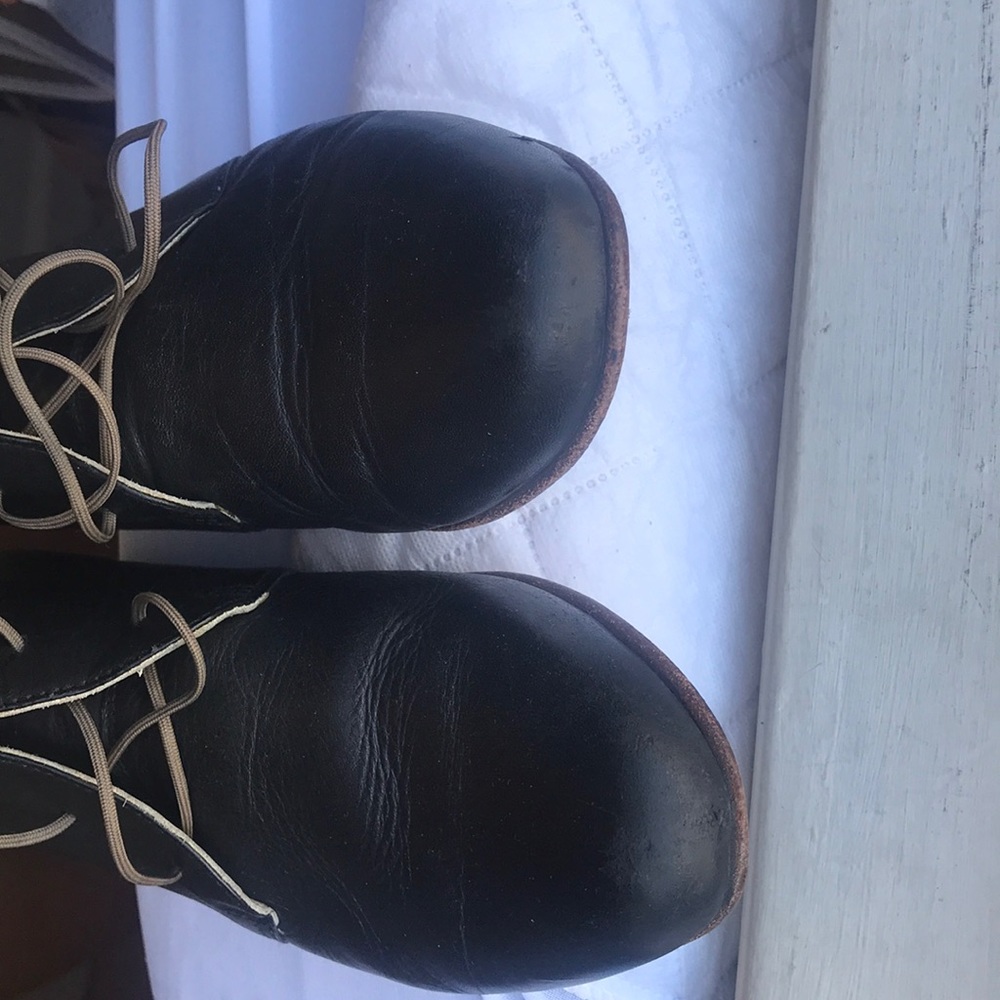Nisolo Women’s Black Harper Chukka Chelsea Boots 7 - Picture 6 of 6